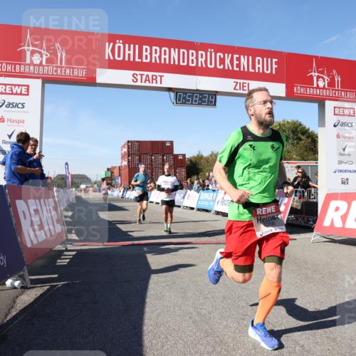 03.10.2025 - Köhlbrandbrückenlauf Lena Gebhardt http://msf.ph/oto/9042099 03.10.2025 12:58:34 Ziel 4084, 4148, 4241, 5706, 5775, 6617, 6741 meine-sportfotos.de