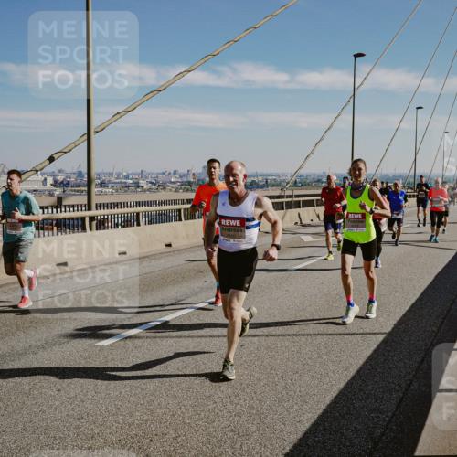 03.10.2025 - Köhlbrandbrückenlauf Michael Burmester http://msf.ph/oto/9042102 03.10.2025 12:23:21 Position 1  meine-sportfotos.de