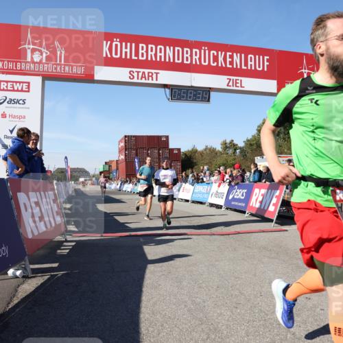 03.10.2025 - Köhlbrandbrückenlauf Lena Gebhardt http://msf.ph/oto/9042106 03.10.2025 12:58:35 Ziel 4084, 4148, 4241, 5706, 5775, 6617, 6741 meine-sportfotos.de