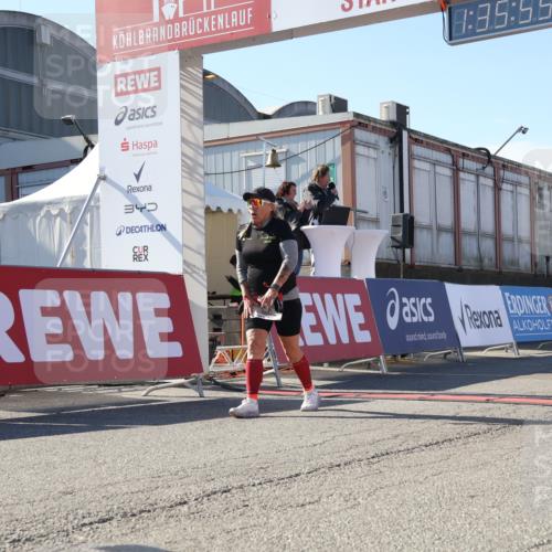 03.10.2025 - Köhlbrandbrückenlauf Luisa Fischer http://msf.ph/oto/9042108 03.10.2025 13:35:54 Ziel 4972, 6292 meine-sportfotos.de