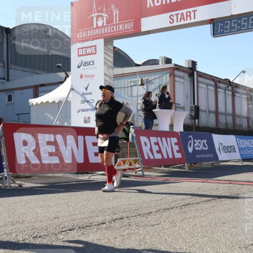 03.10.2025 - Köhlbrandbrückenlauf Luisa Fischer http://msf.ph/oto/9042120 03.10.2025 13:35:55 Ziel 4972, 6292 meine-sportfotos.de