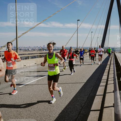 03.10.2025 - Köhlbrandbrückenlauf Michael Burmester http://msf.ph/oto/9042121 03.10.2025 12:23:22 Position 1 4219 meine-sportfotos.de