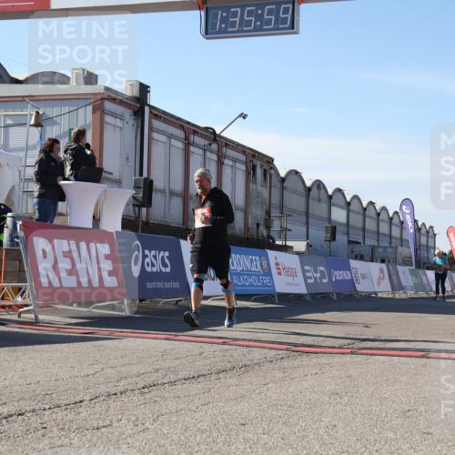 03.10.2025 - Köhlbrandbrückenlauf Luisa Fischer http://msf.ph/oto/9042127 03.10.2025 13:35:58 Ziel 4972, 6292 meine-sportfotos.de