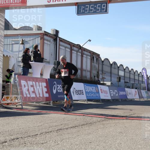 03.10.2025 - Köhlbrandbrückenlauf Luisa Fischer http://msf.ph/oto/9042130 03.10.2025 13:35:58 Ziel 4972, 6292 meine-sportfotos.de