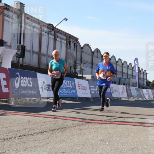 03.10.2025 - Köhlbrandbrückenlauf Luisa Fischer http://msf.ph/oto/9042150 03.10.2025 13:36:06 Ziel 4972, 5158, 6670 meine-sportfotos.de