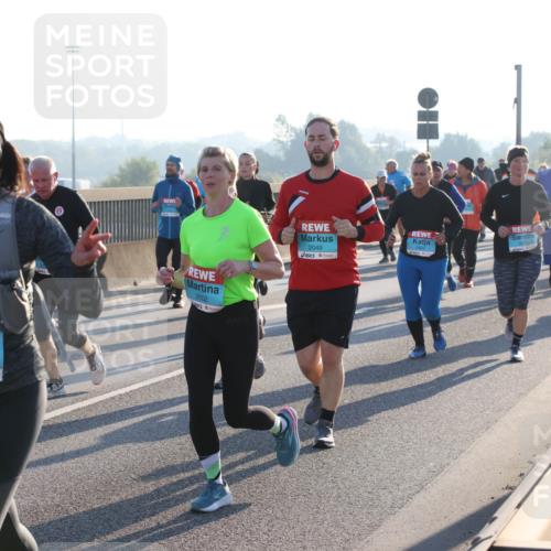 03.10.2025 - Köhlbrandbrückenlauf Lena Gebhardt http://msf.ph/oto/9042166 03.10.2025 09:25:57 Position 1 0000, 2644, 2502, 2049 meine-sportfotos.de