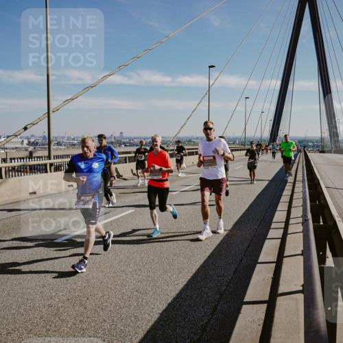 03.10.2025 - Köhlbrandbrückenlauf Michael Burmester http://msf.ph/oto/9042168 03.10.2025 12:23:25 Position 1  meine-sportfotos.de