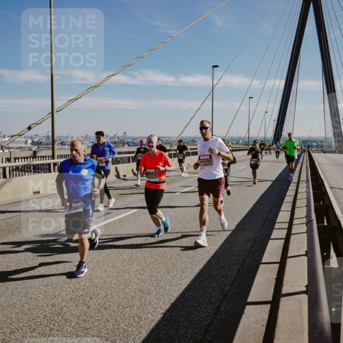 03.10.2025 - Köhlbrandbrückenlauf Michael Burmester http://msf.ph/oto/9042175 03.10.2025 12:23:25 Position 1  meine-sportfotos.de