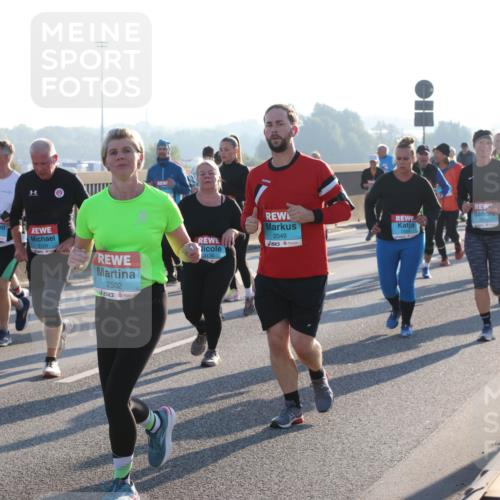 03.10.2025 - Köhlbrandbrückenlauf Lena Gebhardt http://msf.ph/oto/9042180 03.10.2025 09:25:57 Position 1 2404, 3129, 2502, 2049, 2870, 3130 meine-sportfotos.de