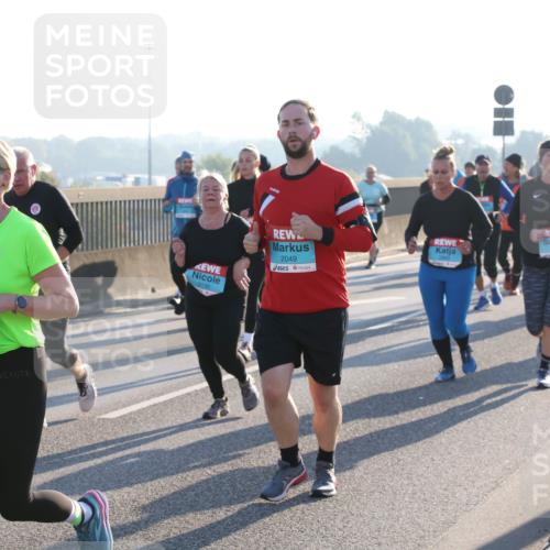 03.10.2025 - Köhlbrandbrückenlauf Lena Gebhardt http://msf.ph/oto/9042187 03.10.2025 09:25:58 Position 1 2502, 3130, 2049 meine-sportfotos.de