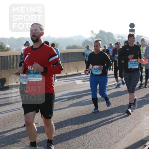 03.10.2025 - Köhlbrandbrückenlauf Lena Gebhardt http://msf.ph/oto/9042200 03.10.2025 09:25:58 Position 1 3129, 3130, 2049, 2870 meine-sportfotos.de