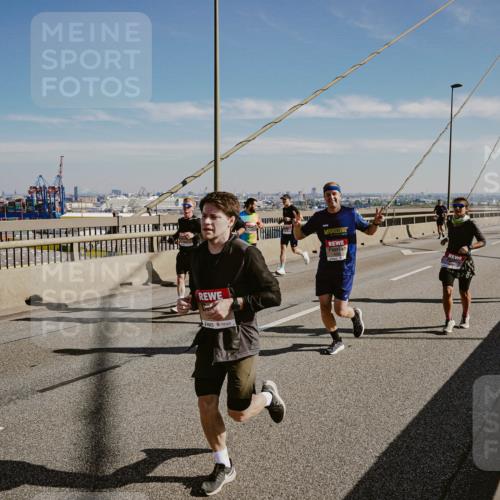 03.10.2025 - Köhlbrandbrückenlauf Michael Burmester http://msf.ph/oto/9042206 03.10.2025 12:23:27 Position 1  meine-sportfotos.de