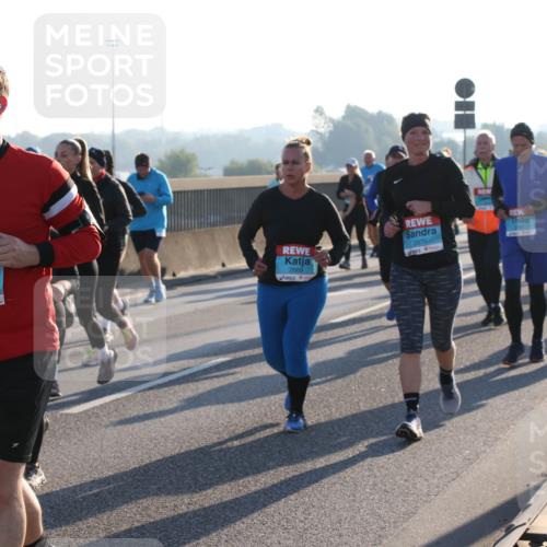 03.10.2025 - Köhlbrandbrückenlauf Lena Gebhardt http://msf.ph/oto/9042213 03.10.2025 09:25:59 Position 1 2049, 2869, 2870 meine-sportfotos.de