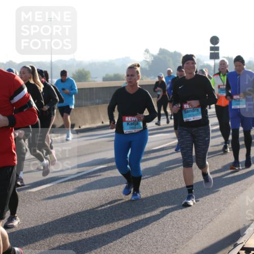 03.10.2025 - Köhlbrandbrückenlauf Lena Gebhardt http://msf.ph/oto/9042217 03.10.2025 09:25:59 Position 1 2870, 2049, 2869 meine-sportfotos.de