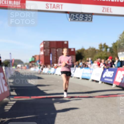 03.10.2025 - Köhlbrandbrückenlauf Lena Gebhardt http://msf.ph/oto/9042230 03.10.2025 12:58:39 Ziel 4084, 4148, 4241, 5706, 5824, 6167 meine-sportfotos.de