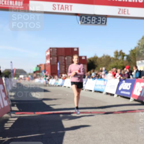 03.10.2025 - Köhlbrandbrückenlauf Lena Gebhardt http://msf.ph/oto/9042233 03.10.2025 12:58:39 Ziel 4084, 4148, 4241, 5706, 5824, 6167 meine-sportfotos.de
