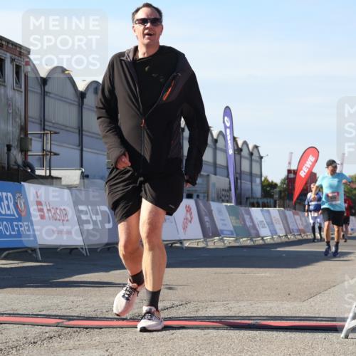 03.10.2025 - Köhlbrandbrückenlauf Luisa Fischer http://msf.ph/oto/9042235 03.10.2025 13:36:14 Ziel 5045, 5158, 5219, 6670 meine-sportfotos.de