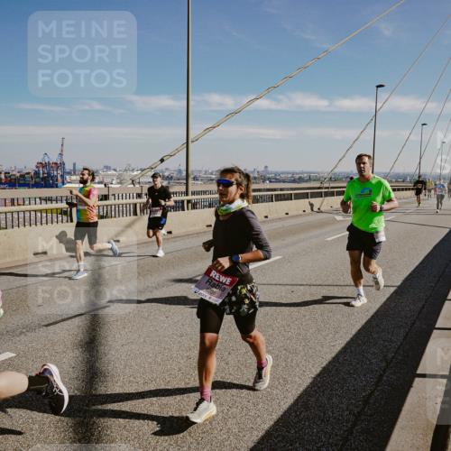 03.10.2025 - Köhlbrandbrückenlauf Michael Burmester http://msf.ph/oto/9042239 03.10.2025 12:23:28 Position 1 4252, 6236 meine-sportfotos.de