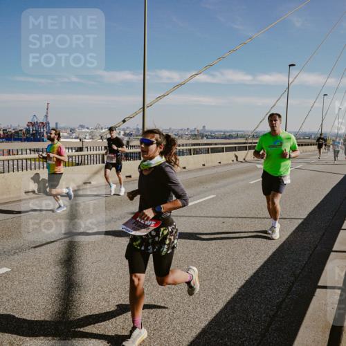 03.10.2025 - Köhlbrandbrückenlauf Michael Burmester http://msf.ph/oto/9042246 03.10.2025 12:23:28 Position 1  meine-sportfotos.de