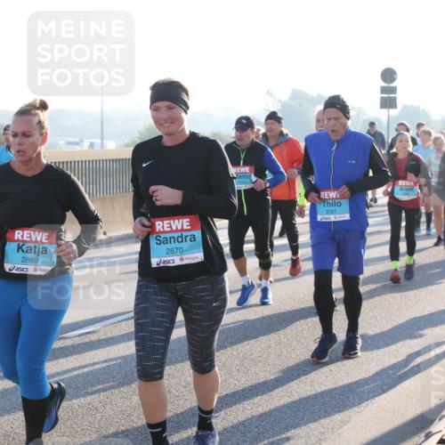 03.10.2025 - Köhlbrandbrückenlauf Lena Gebhardt http://msf.ph/oto/9042251 03.10.2025 09:26:00 Position 1 2869, 2870, 2067 meine-sportfotos.de