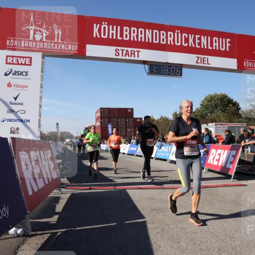 03.10.2025 - Köhlbrandbrückenlauf Lena Gebhardt http://msf.ph/oto/9042253 03.10.2025 13:18:07 Ziel 4333, 4366, 4472, 4473, 4620, 4661, 4682, 4950, 5209, 5454, 6310, 6326, 6633, 6634 meine-sportfotos.de