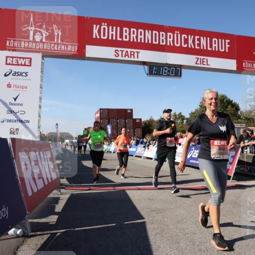 03.10.2025 - Köhlbrandbrückenlauf Lena Gebhardt http://msf.ph/oto/9042258 03.10.2025 13:18:07 Ziel 4333, 4366, 4472, 4473, 4620, 4661, 4682, 4950, 5209, 5454, 6310, 6326, 6633, 6634 meine-sportfotos.de