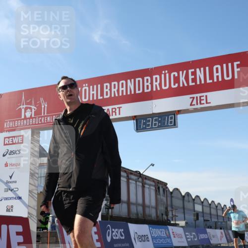03.10.2025 - Köhlbrandbrückenlauf Luisa Fischer http://msf.ph/oto/9042269 03.10.2025 13:36:17 Ziel 5045, 5158, 5219, 6670 meine-sportfotos.de