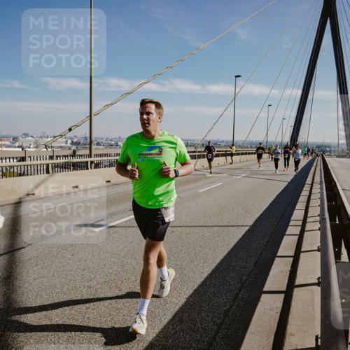03.10.2025 - Köhlbrandbrückenlauf Michael Burmester http://msf.ph/oto/9042271 03.10.2025 12:23:29 Position 1  meine-sportfotos.de