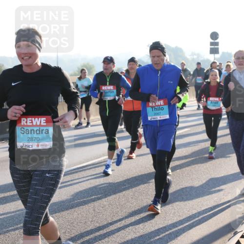 03.10.2025 - Köhlbrandbrückenlauf Lena Gebhardt http://msf.ph/oto/9042273 03.10.2025 09:26:01 Position 1 2869, 2870, 2067 meine-sportfotos.de