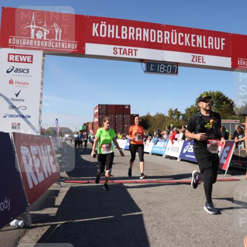 03.10.2025 - Köhlbrandbrückenlauf Lena Gebhardt http://msf.ph/oto/9042274 03.10.2025 13:18:08 Ziel 4333, 4366, 4472, 4473, 4620, 4661, 4682, 4950, 5209, 5454, 6310, 6326, 6633, 6634 meine-sportfotos.de