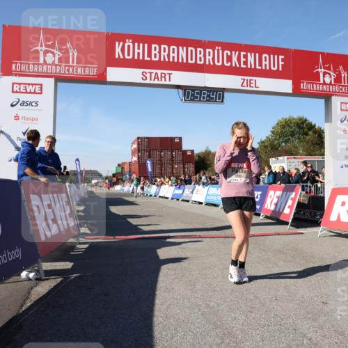 03.10.2025 - Köhlbrandbrückenlauf Lena Gebhardt http://msf.ph/oto/9042276 03.10.2025 12:58:41 Ziel 4084, 4148, 4241, 5706, 5824, 6167 meine-sportfotos.de
