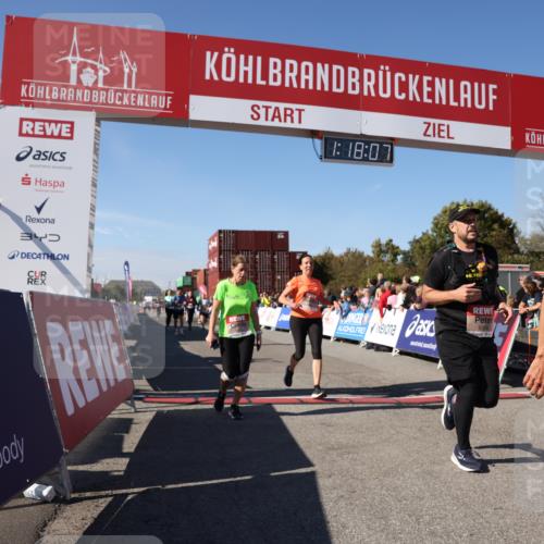 03.10.2025 - Köhlbrandbrückenlauf Lena Gebhardt http://msf.ph/oto/9042282 03.10.2025 13:18:08 Ziel 4333, 4366, 4472, 4473, 4620, 4661, 4682, 4950, 5209, 5454, 6310, 6326, 6633, 6634 meine-sportfotos.de
