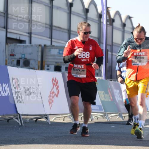 03.10.2025 - Köhlbrandbrückenlauf Luisa Fischer http://msf.ph/oto/9042295 03.10.2025 13:36:23 Ziel 5045, 5219, 6003, 6004 meine-sportfotos.de