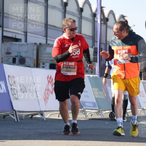 03.10.2025 - Köhlbrandbrückenlauf Luisa Fischer http://msf.ph/oto/9042298 03.10.2025 13:36:23 Ziel 5045, 5219, 6003, 6004 meine-sportfotos.de