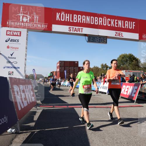 03.10.2025 - Köhlbrandbrückenlauf Lena Gebhardt http://msf.ph/oto/9042316 03.10.2025 13:18:09 Ziel 4333, 4472, 4473, 4600, 4620, 4661, 4682, 4950, 5209, 5454, 6310, 6326, 6633, 6634 meine-sportfotos.de