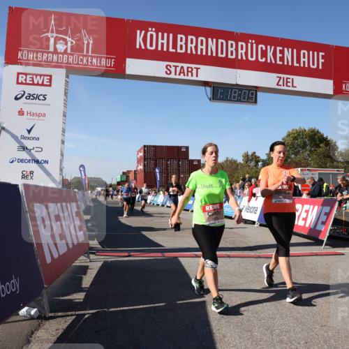 03.10.2025 - Köhlbrandbrückenlauf Lena Gebhardt http://msf.ph/oto/9042322 03.10.2025 13:18:09 Ziel 4333, 4472, 4473, 4600, 4620, 4661, 4682, 4950, 5209, 5454, 6310, 6326, 6633, 6634 meine-sportfotos.de