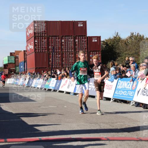 03.10.2025 - Köhlbrandbrückenlauf Lena Gebhardt http://msf.ph/oto/9042328 03.10.2025 12:58:44 Ziel 4084, 4148, 4241, 5824, 6167 meine-sportfotos.de