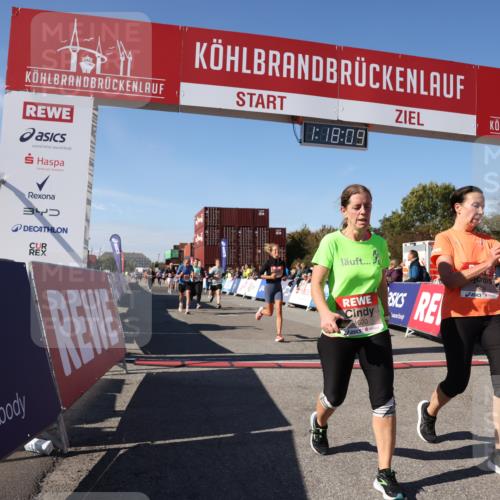 03.10.2025 - Köhlbrandbrückenlauf Lena Gebhardt http://msf.ph/oto/9042336 03.10.2025 13:18:10 Ziel 4472, 4473, 4581, 4600, 4620, 4661, 4682, 4950, 5209, 5454, 6310, 6326, 6633, 6634 meine-sportfotos.de