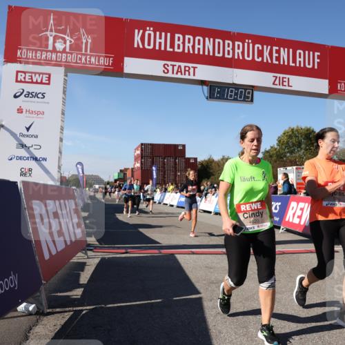 03.10.2025 - Köhlbrandbrückenlauf Lena Gebhardt http://msf.ph/oto/9042342 03.10.2025 13:18:10 Ziel 4472, 4473, 4581, 4600, 4620, 4661, 4682, 4950, 5209, 5454, 6310, 6326, 6633, 6634 meine-sportfotos.de