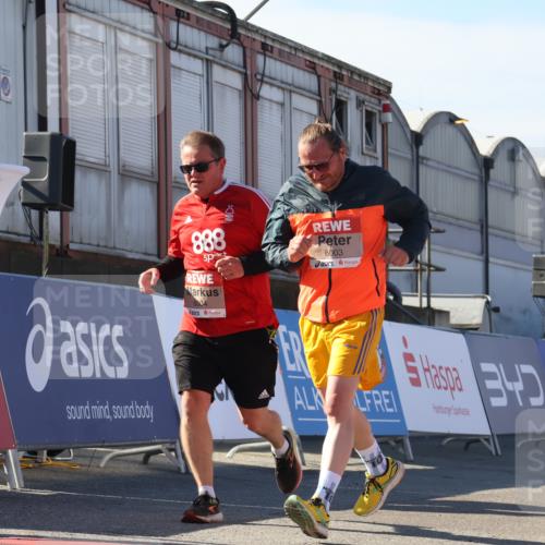 03.10.2025 - Köhlbrandbrückenlauf Luisa Fischer http://msf.ph/oto/9042345 03.10.2025 13:36:26 Ziel 4735, 5045, 5219, 6003, 6004 meine-sportfotos.de