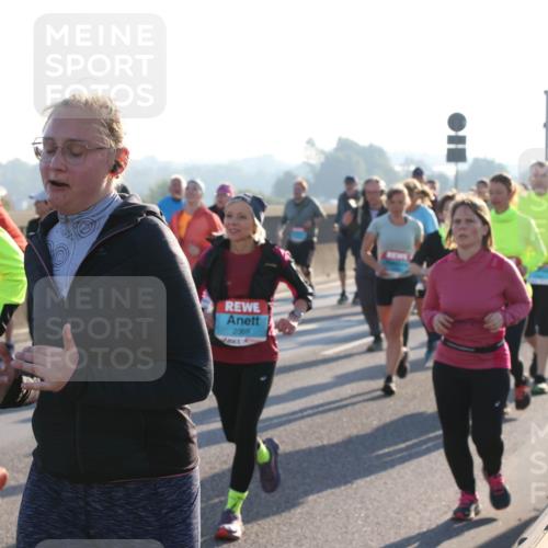 03.10.2025 - Köhlbrandbrückenlauf Lena Gebhardt http://msf.ph/oto/9042346 03.10.2025 09:26:03 Position 1 2004, 2369 meine-sportfotos.de