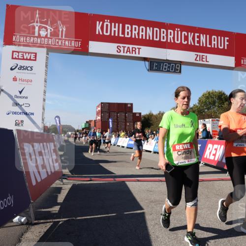 03.10.2025 - Köhlbrandbrückenlauf Lena Gebhardt http://msf.ph/oto/9042348 03.10.2025 13:18:10 Ziel 4472, 4473, 4581, 4600, 4620, 4661, 4682, 4950, 5209, 5454, 6310, 6326, 6633, 6634 meine-sportfotos.de