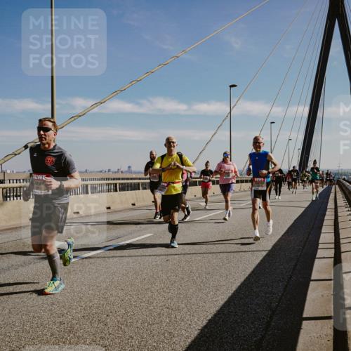 03.10.2025 - Köhlbrandbrückenlauf Michael Burmester http://msf.ph/oto/9042351 03.10.2025 12:23:40 Position 1  meine-sportfotos.de