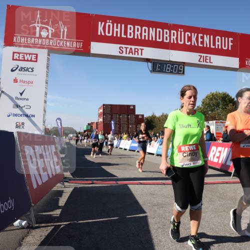 03.10.2025 - Köhlbrandbrückenlauf Lena Gebhardt http://msf.ph/oto/9042353 03.10.2025 13:18:10 Ziel 4472, 4473, 4581, 4600, 4620, 4661, 4682, 4950, 5209, 5454, 6310, 6326, 6633, 6634 meine-sportfotos.de