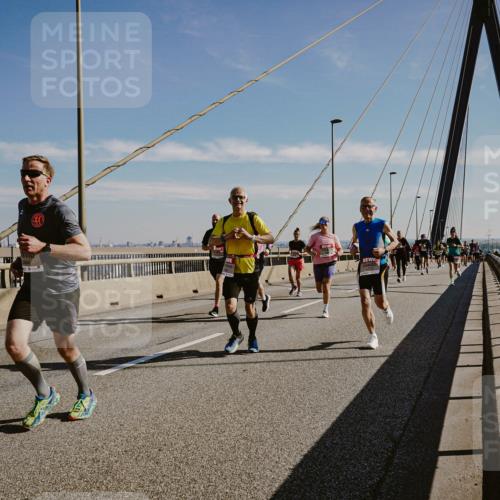 03.10.2025 - Köhlbrandbrückenlauf Michael Burmester http://msf.ph/oto/9042359 03.10.2025 12:23:40 Position 1  meine-sportfotos.de