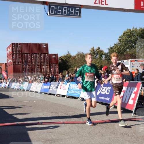 03.10.2025 - Köhlbrandbrückenlauf Lena Gebhardt http://msf.ph/oto/9042368 03.10.2025 12:58:46 Ziel 4148, 4368, 5824, 6167 meine-sportfotos.de