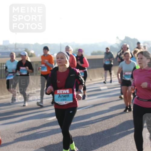 03.10.2025 - Köhlbrandbrückenlauf Lena Gebhardt http://msf.ph/oto/9042371 03.10.2025 09:26:03 Position 1 2369 meine-sportfotos.de