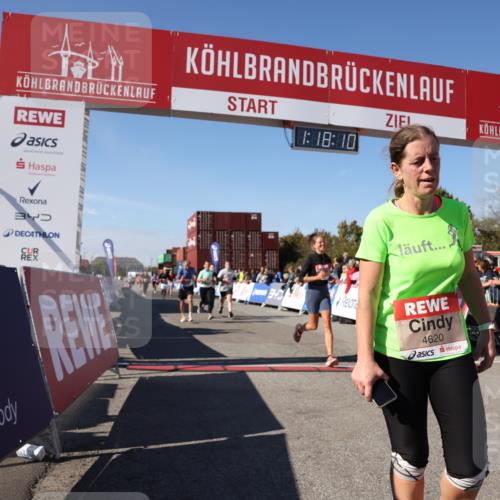 03.10.2025 - Köhlbrandbrückenlauf Lena Gebhardt http://msf.ph/oto/9042373 03.10.2025 13:18:10 Ziel 4472, 4473, 4581, 4600, 4620, 4661, 4682, 4950, 5209, 5454, 6310, 6326, 6633, 6634 meine-sportfotos.de
