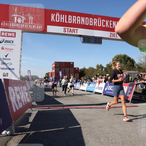 03.10.2025 - Köhlbrandbrückenlauf Lena Gebhardt http://msf.ph/oto/9042383 03.10.2025 13:18:11 Ziel 4472, 4473, 4581, 4600, 4620, 4661, 4682, 4950, 5209, 5454, 6001, 6310, 6326, 6633, 6634 meine-sportfotos.de