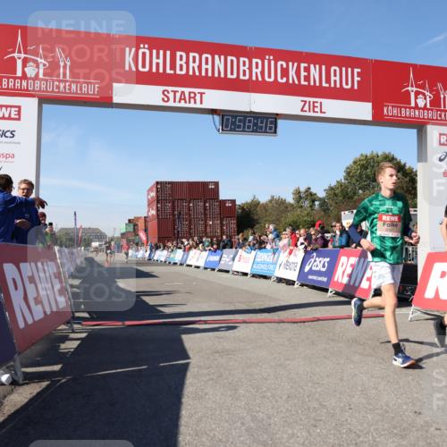 03.10.2025 - Köhlbrandbrückenlauf Lena Gebhardt http://msf.ph/oto/9042390 03.10.2025 12:58:47 Ziel 4148, 4368, 5824, 6167 meine-sportfotos.de